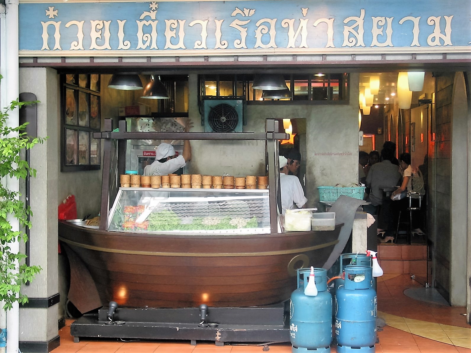曼谷各地都有「船粿條」的小吃店。
