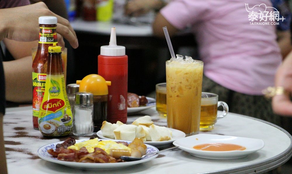 泰式古典早餐和西式早餐都提供。