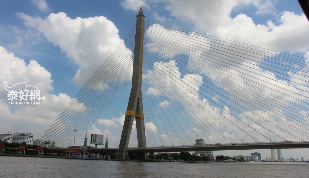 橫跨湄南河的泰國曼谷八世皇橋。