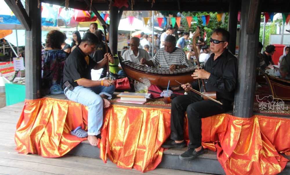 現場有泰國傳統音樂演出。