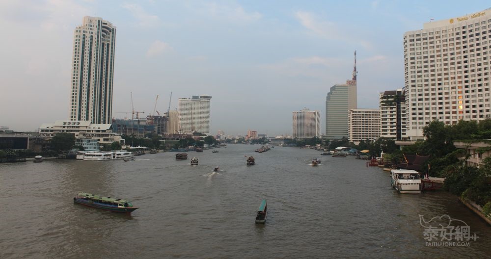 湄南河到了曼谷市區段寬闊、水量充沛。