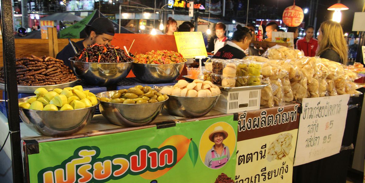 酸辣的醃水果等，是泰國人最愛的零食之一。