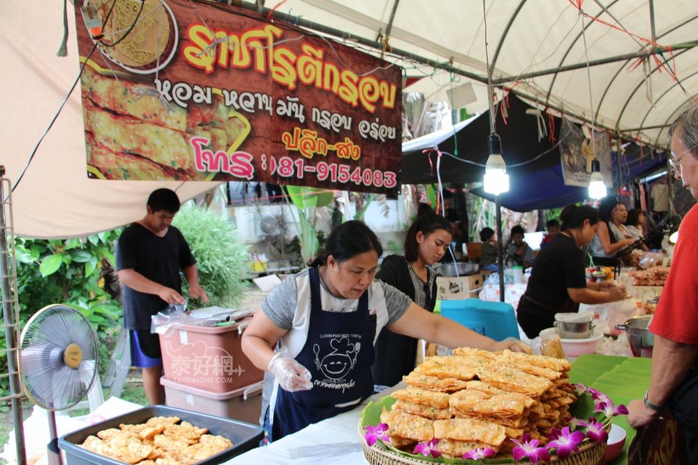 甜的麻花餅，泰國當地的小吃。
