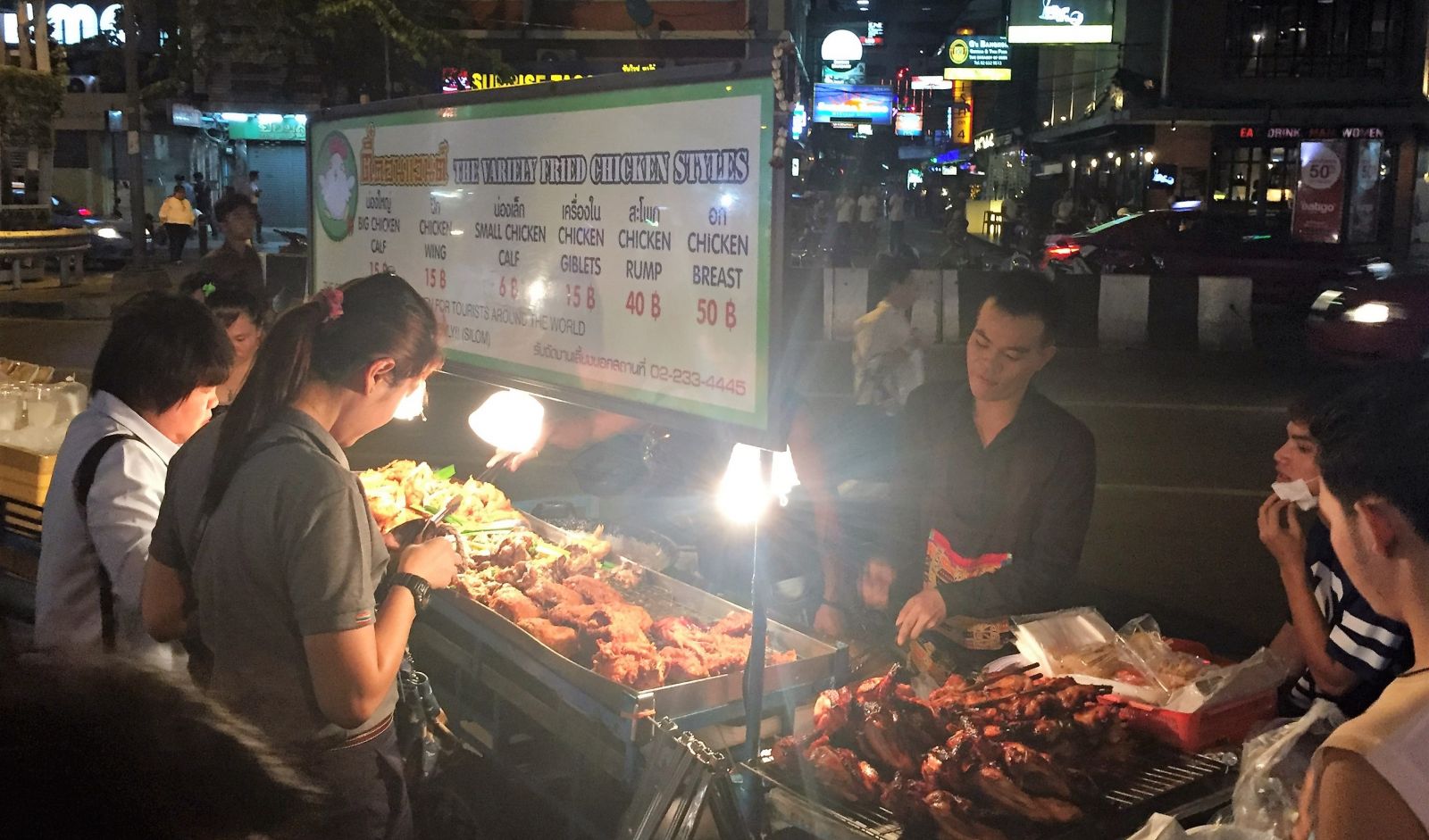 曼谷Silom路上美味的泰式炸雞。