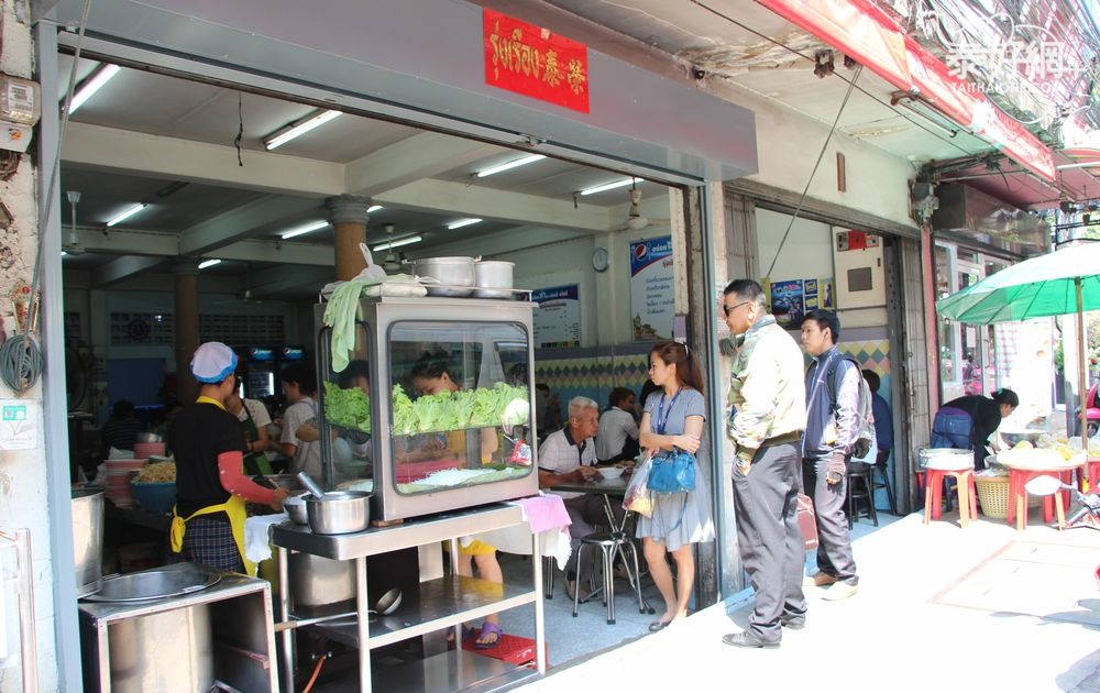 曼谷老店榮泰的豬碎肉粿條好吃出名。