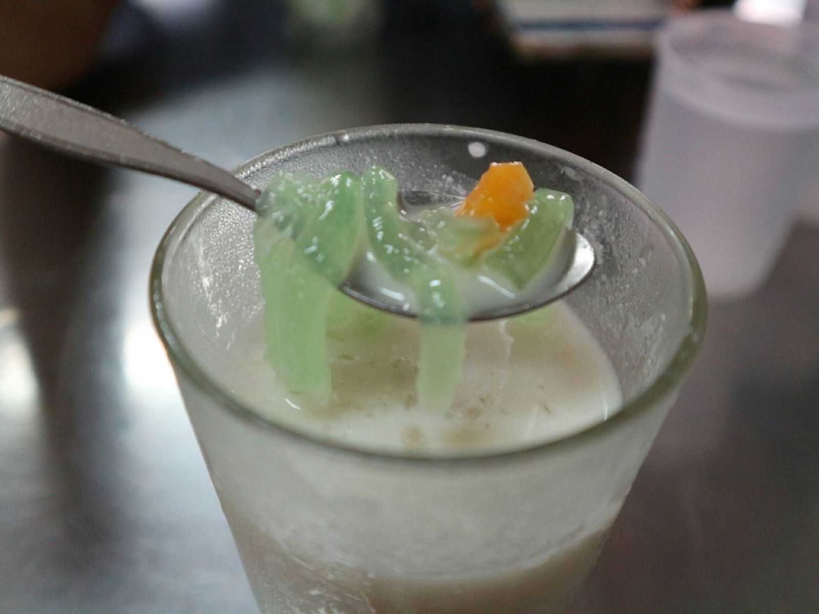新嘉坡椰奶冰裡的料，吃起來跟「摩摩喳喳」差不多。
