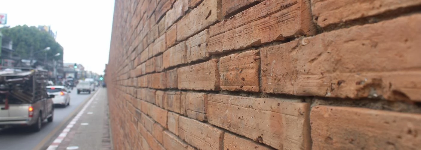 沿古城牆轉一圈。