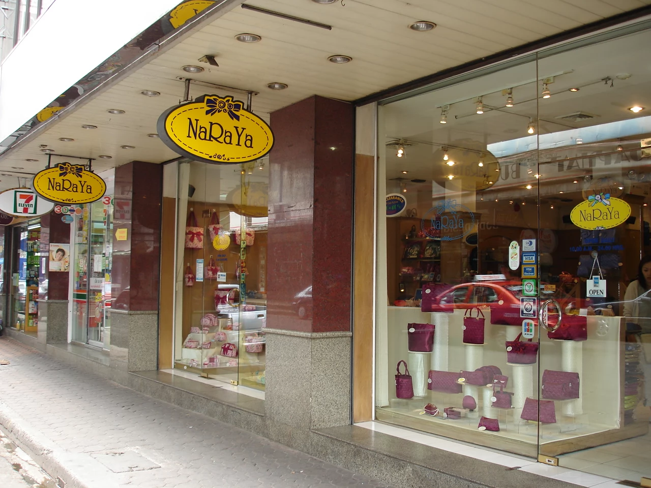 Naraya在帕蓬路上的分店。
