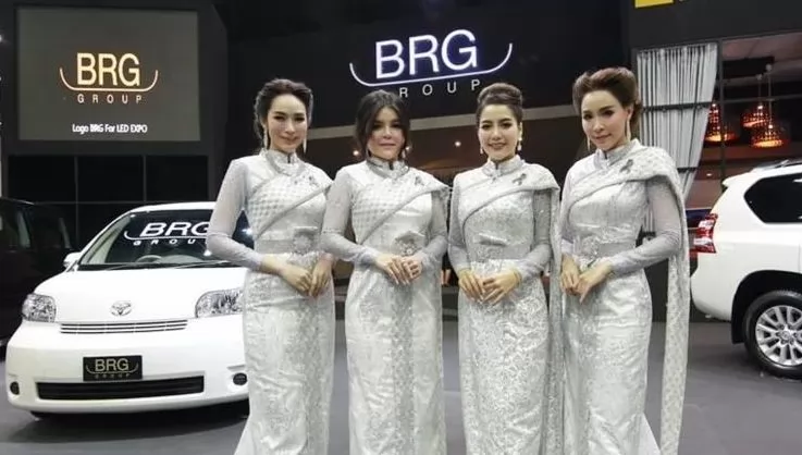 車模收起性感,改穿傳統服裝。(摘自泰國網站)