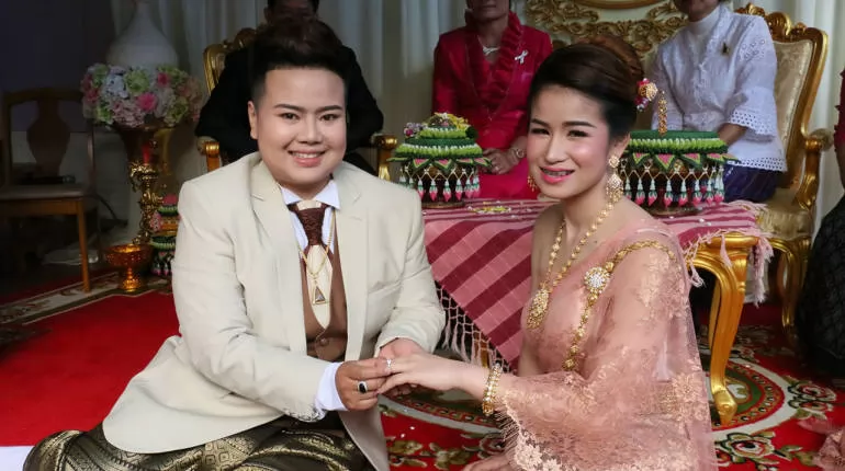 女同志結婚不稀奇,千萬禮金卻很少。(摘自泰國網站)