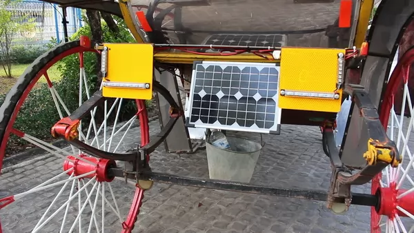 馬車上還裝有太陽能。(摘自泰國網站)