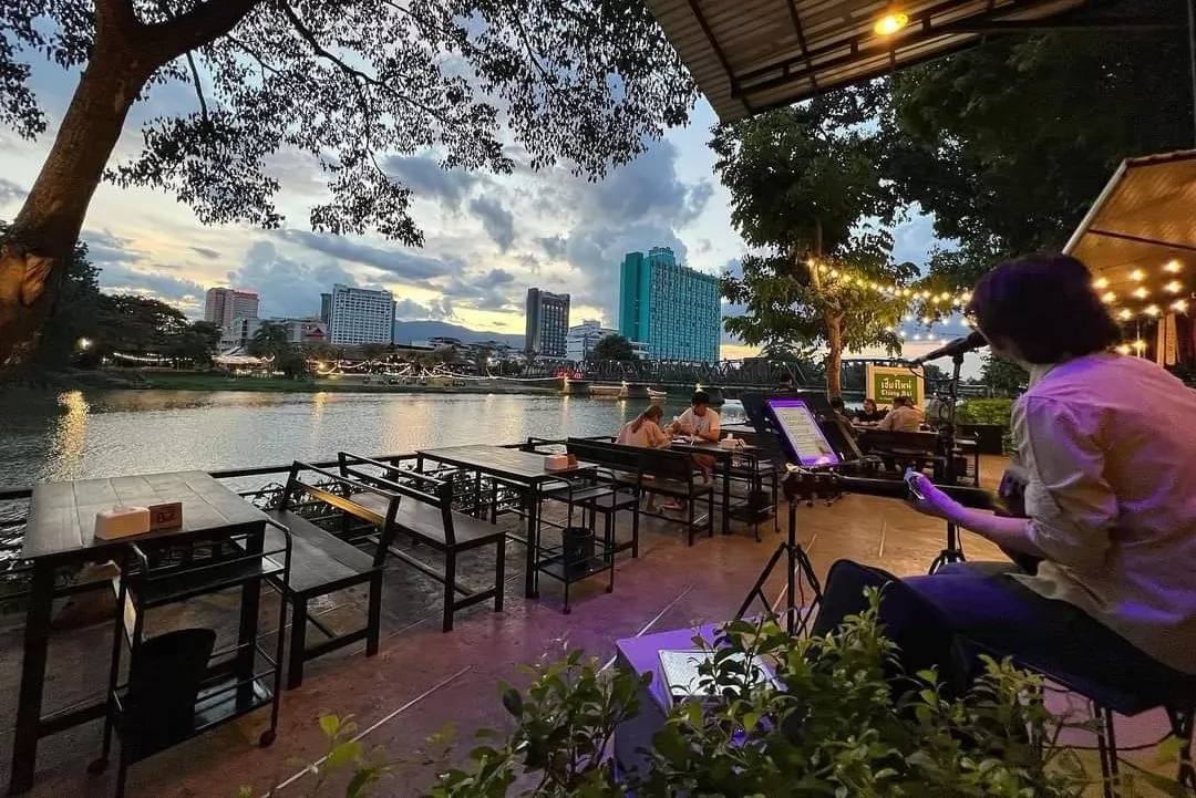 晚上來用餐,還有現場音樂相伴。