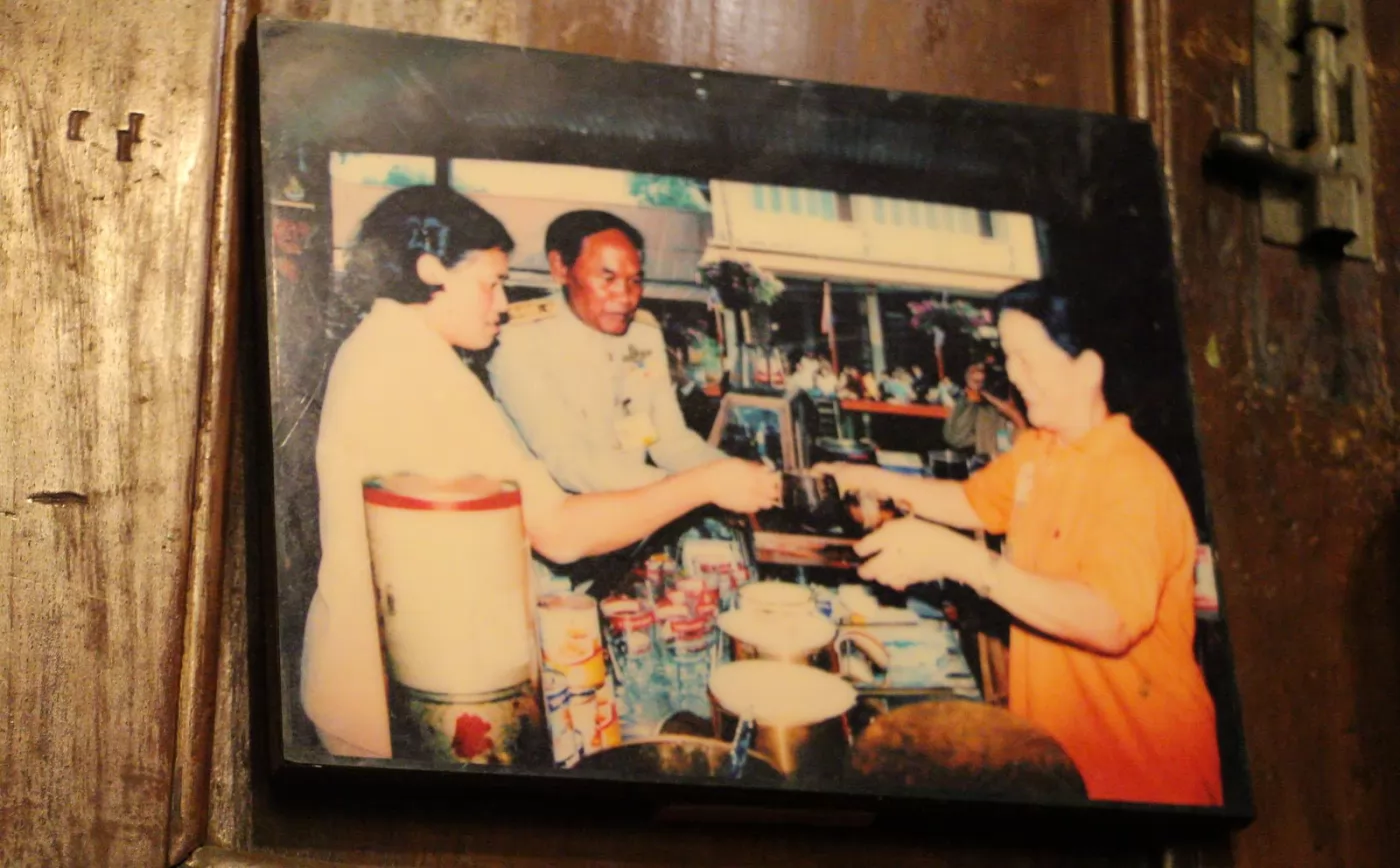 公主（左）曾來光顧，品嚐咖啡。