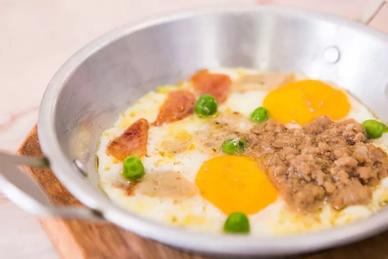 邢泰記的經典泰式早餐。