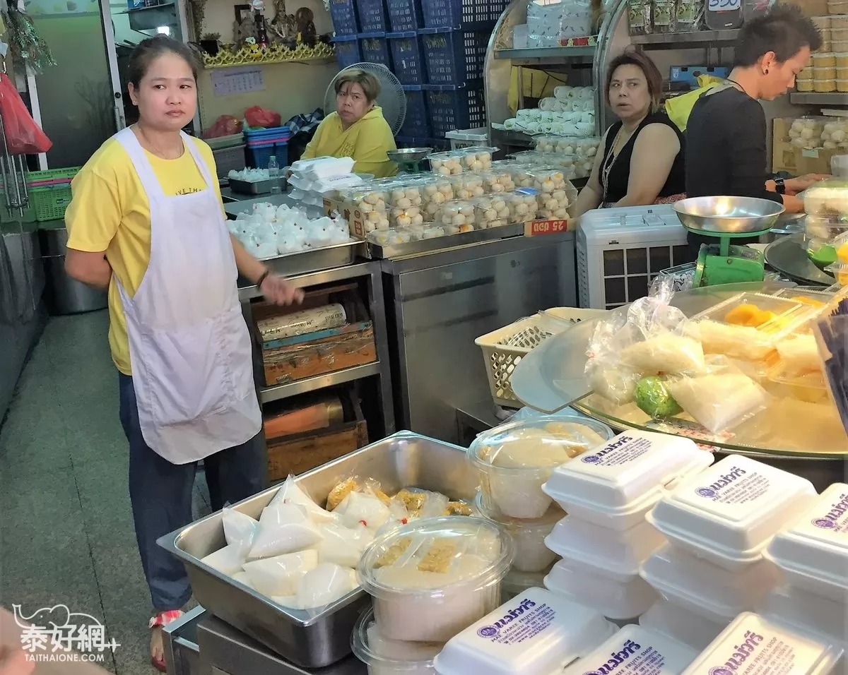 Mae Varee的芒果糯米飯已打包裝好,直接就出售。