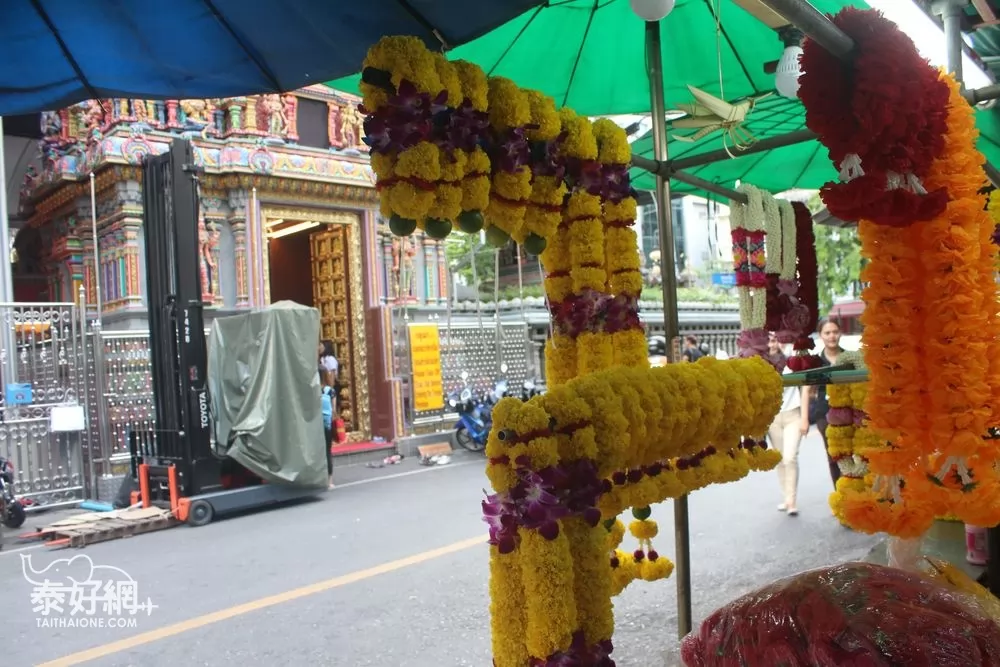 廟外有祭品販賣。