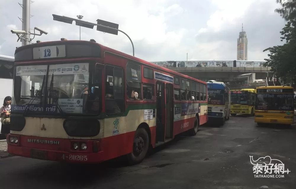 勝利紀念碑是曼谷市區與郊外的中轉站。