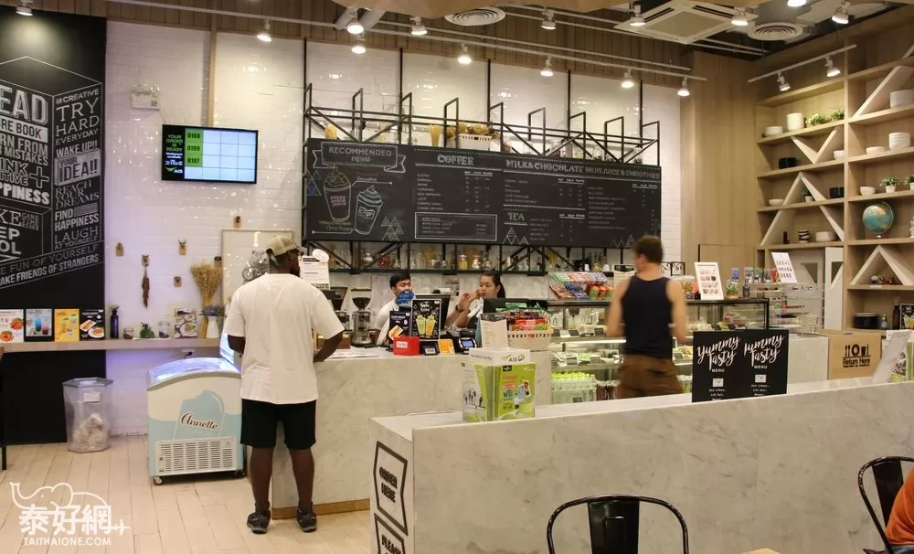 一進門的左邊就是點餐的櫃檯。