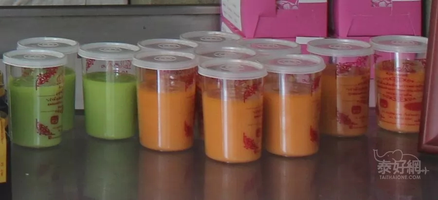 兩種可口美味的醬料。