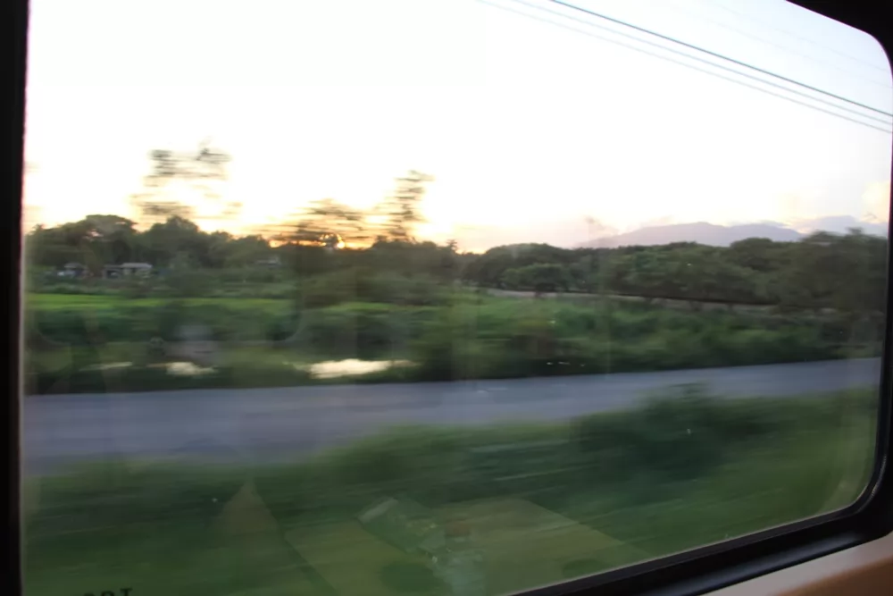 坐車期間可以看到日落風景。