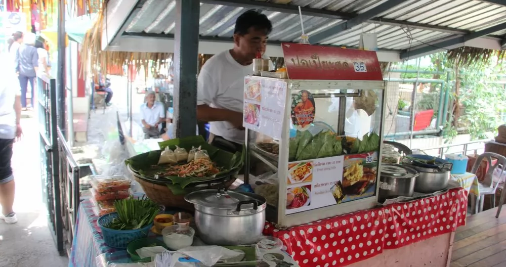 泰式炒河粉１盤35銖。