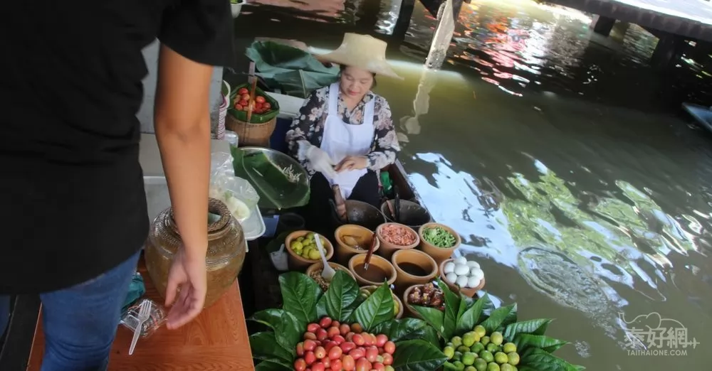 還有不可少的泰式涼拌木瓜。