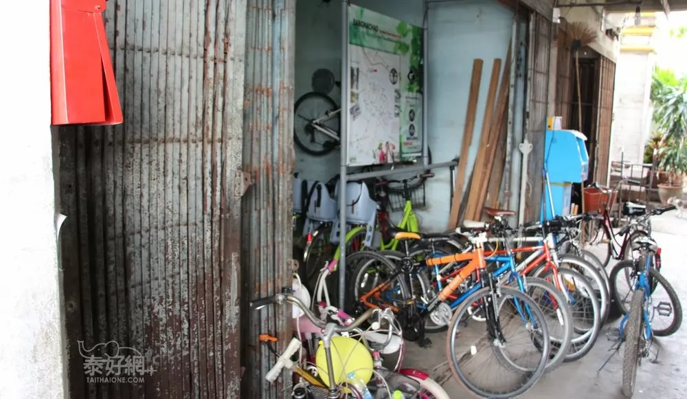 泰客選的是第1部橙色可變速的單車。