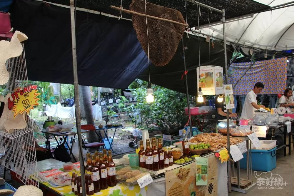 水上市場販賣的蜂蜜。