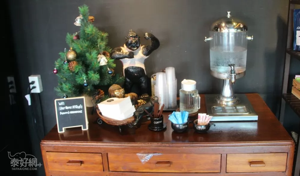 提供免費的冰水和WIFI。