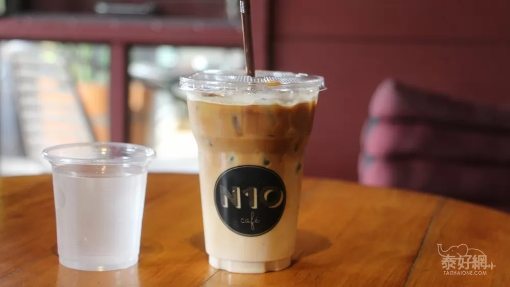 冰拿鐵1杯80銖。