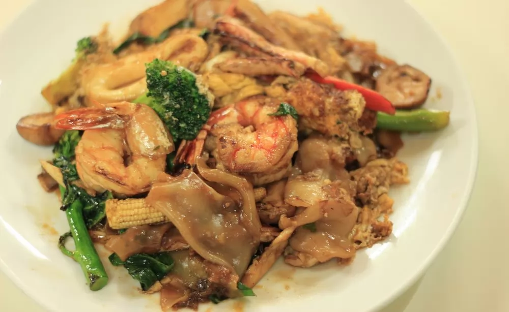 酒鬼鮮蝦炒河粉。