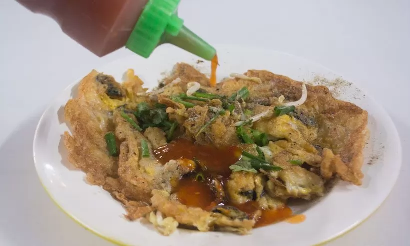 蚵仔煎普通40銖、特級1盤45銖,加海鮮則是50銖。