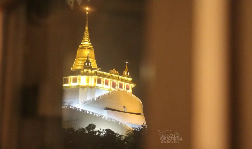 用單眼相機拍的。