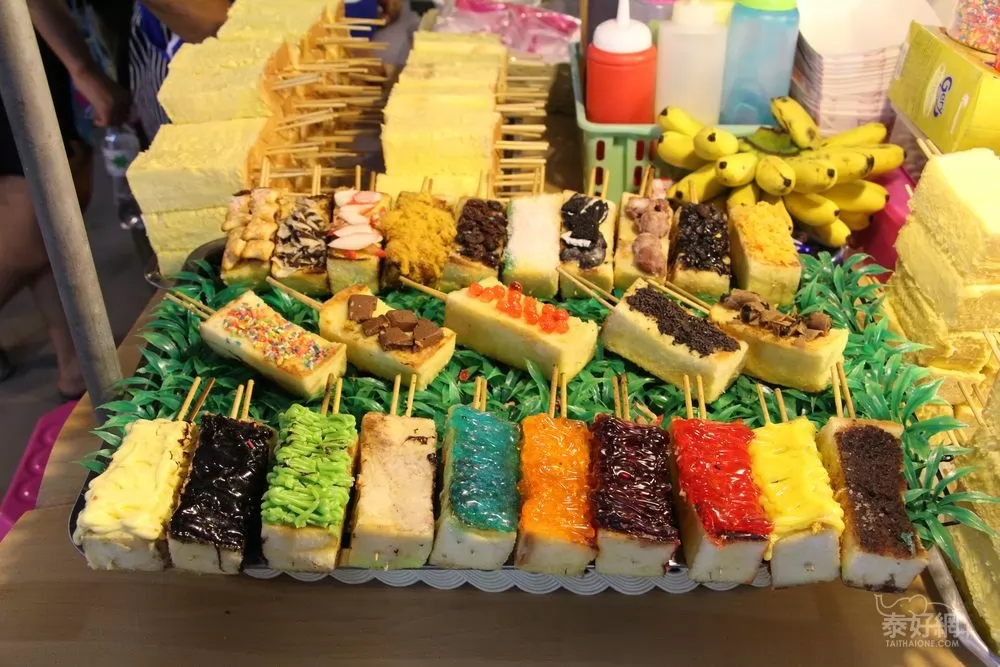 五顏六色的烤吐司棒。