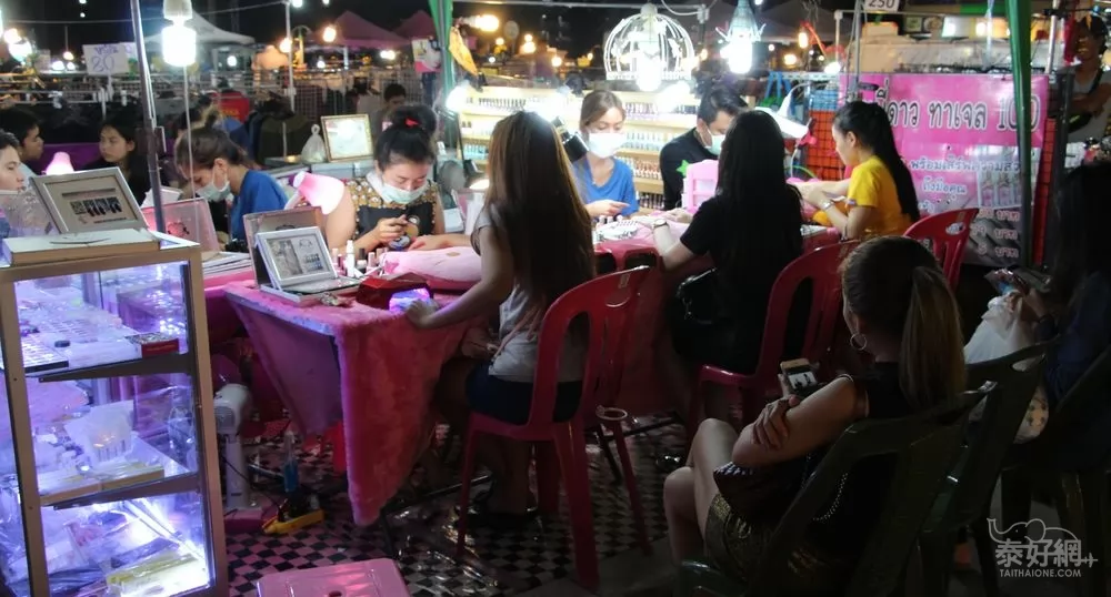 傷指甲和彩繒指甲。