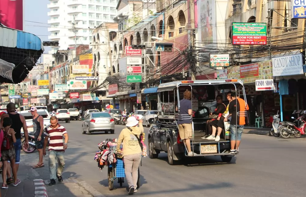 芭達雅的宋條交通車