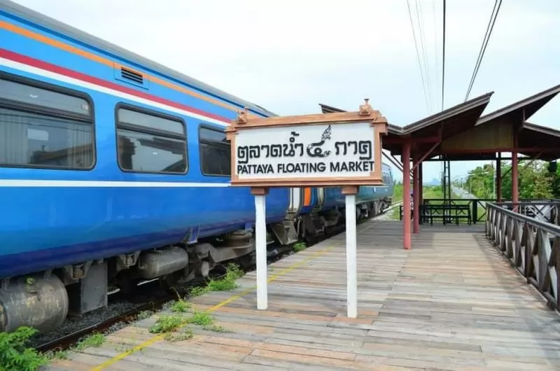 芭達雅水上市場。