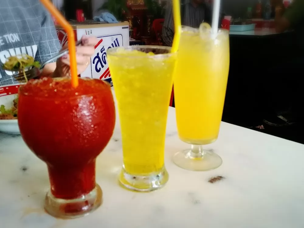 這裡的洛神花茶和菊花茶,也很好喝。