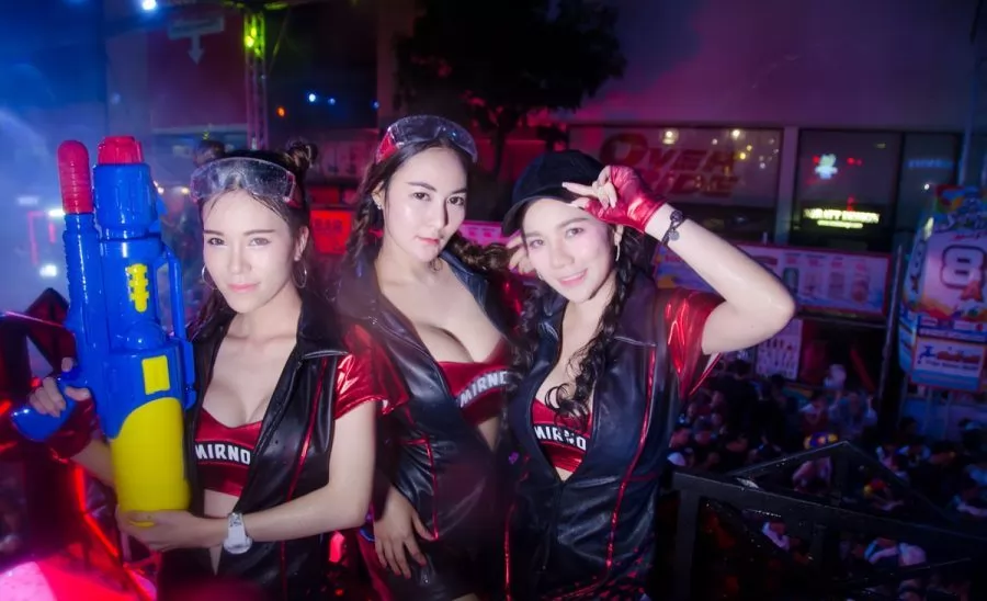 潑水節的狂歡夜