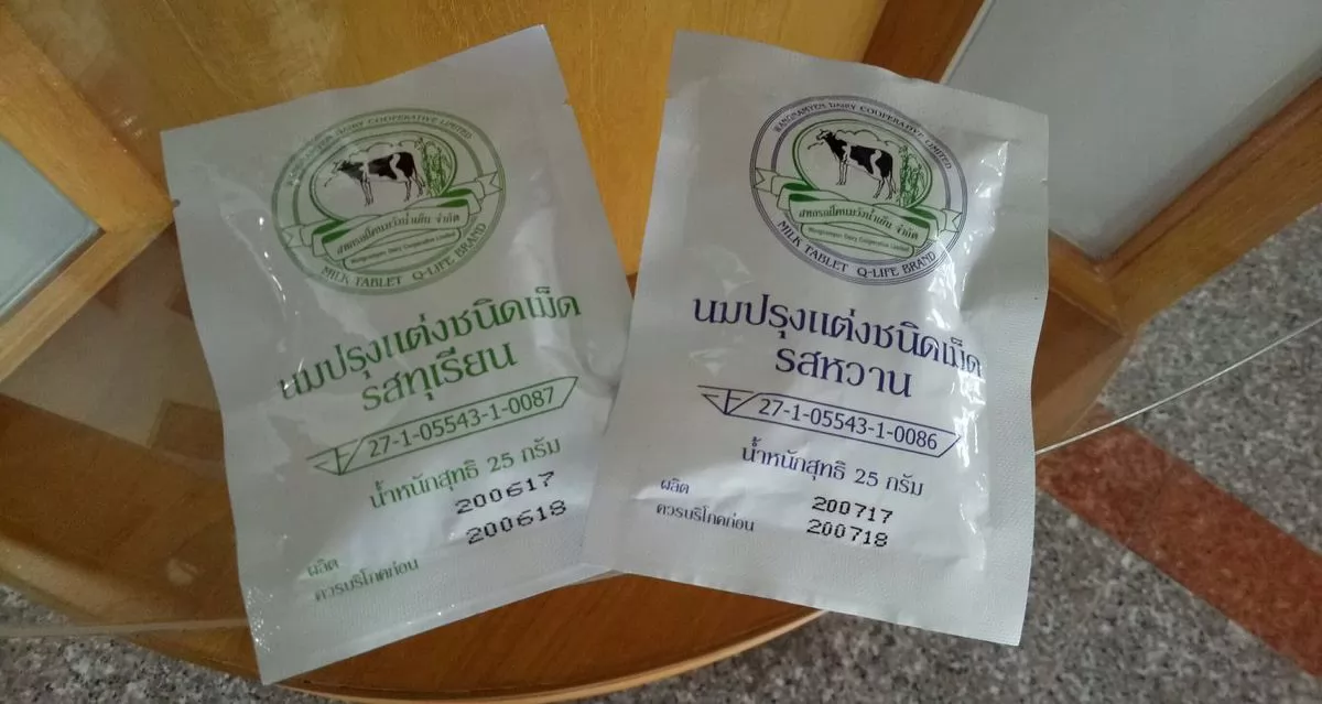 另一種品牌,左綠是榴槤口味、右邊是牛奶口味。