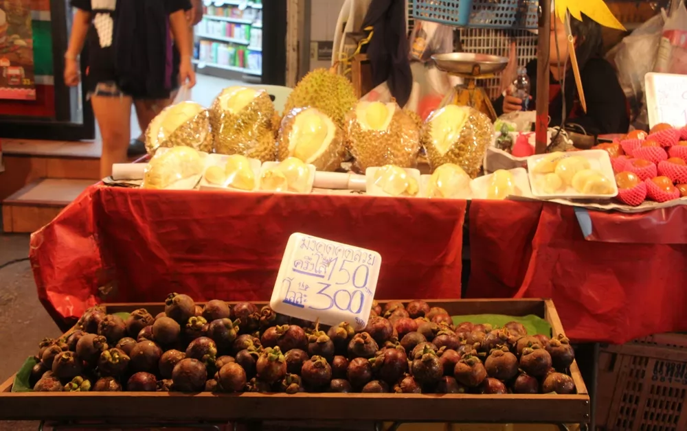榴槤、山竹都有賣。