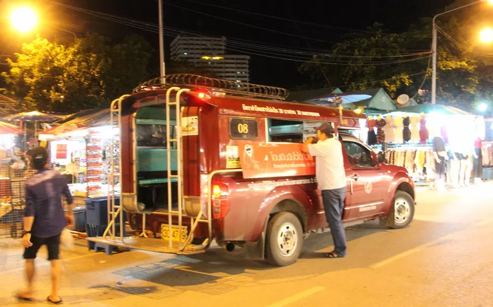很多「宋條」都會經過夜市。