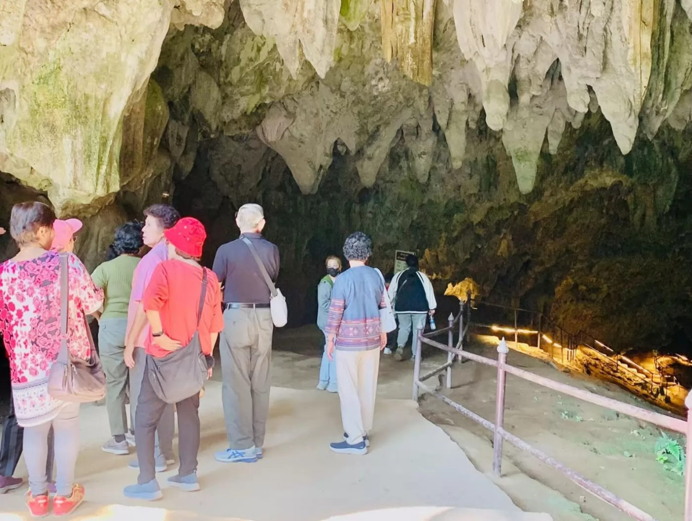非雨季時間對外開放，吸引很多觀光客前來參觀。