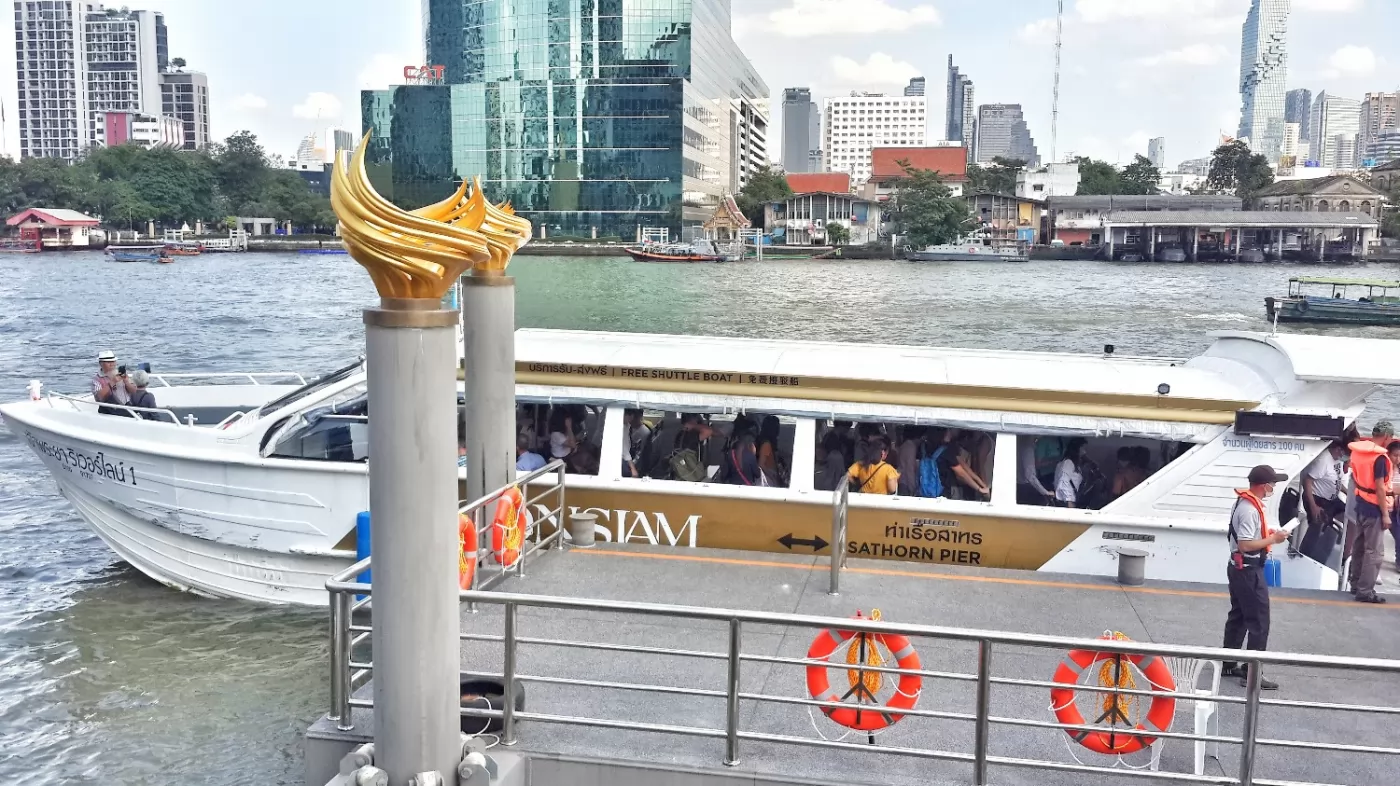 有接駁船來往到沙通公共交通碼頭站。