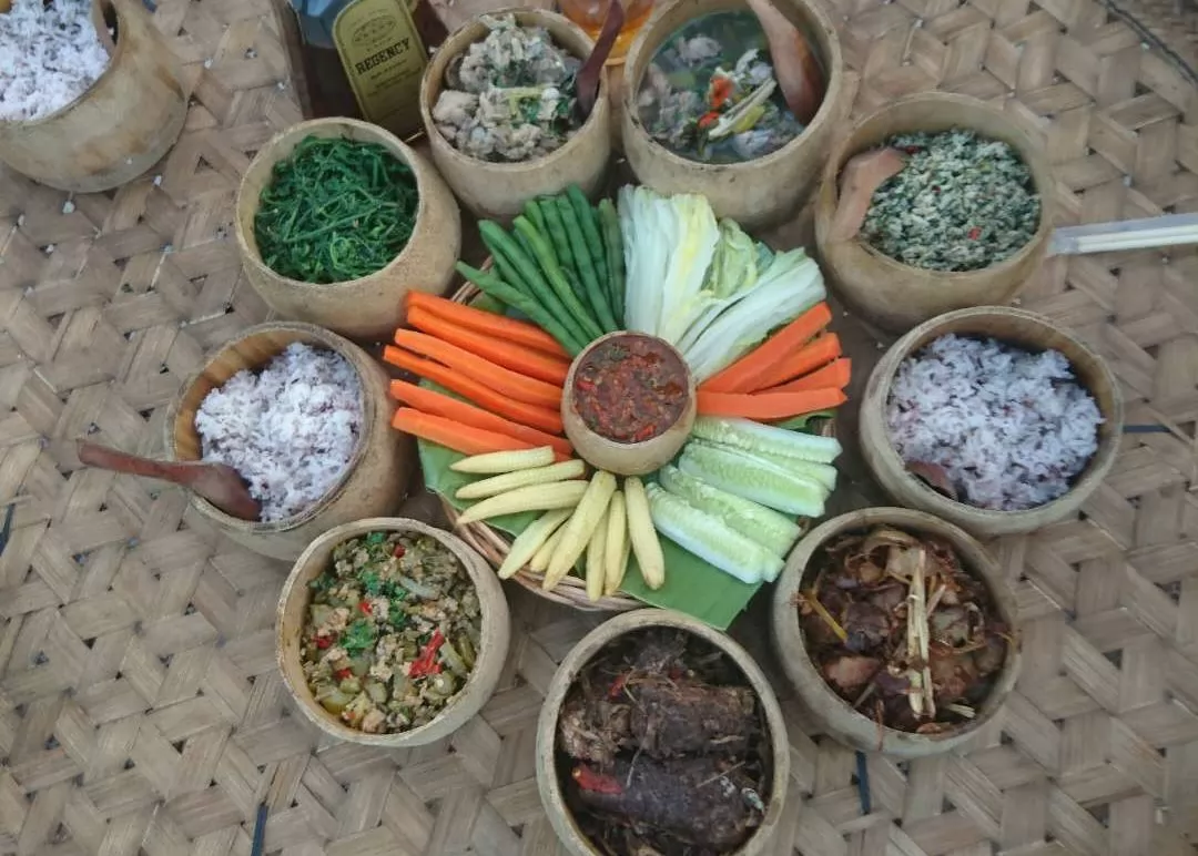 阿卡特色的梅花餐