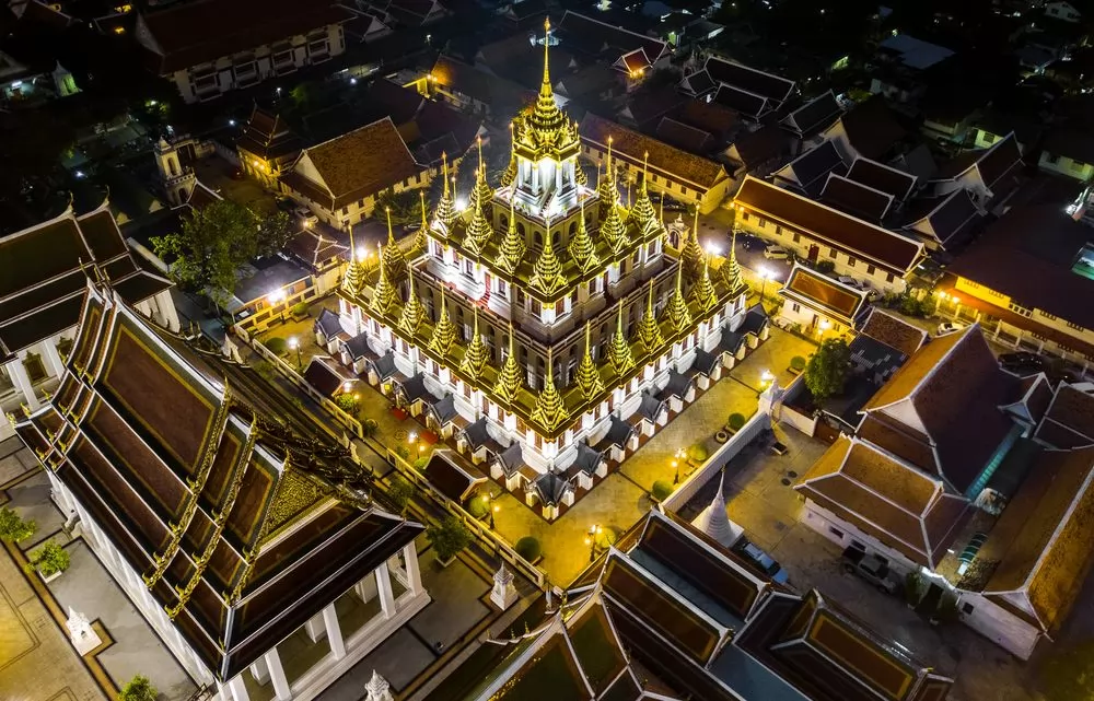 王孫寺的夜景。(摘自維基百科)