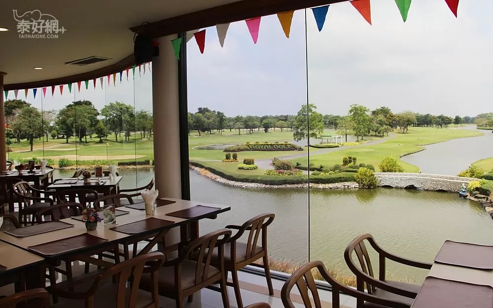 從餐廳可以看到球場美景。
