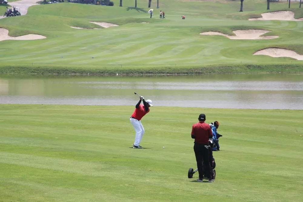 球道只有中間放行。