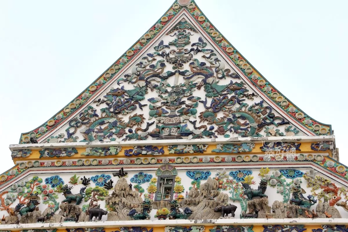 主殿的屋簷。