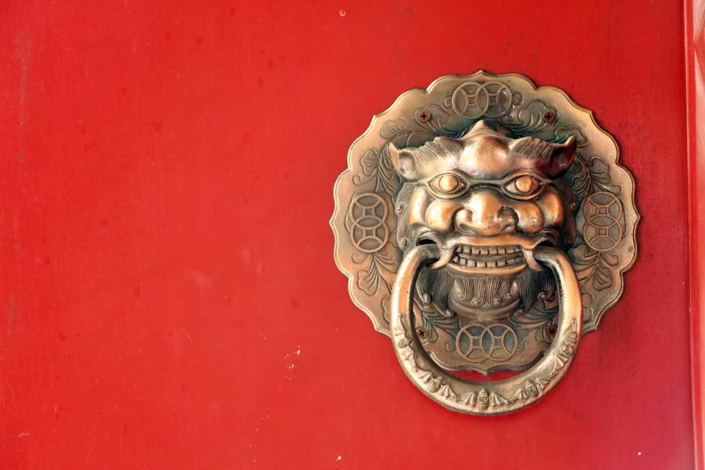 大門的鐵環。